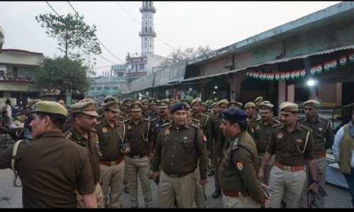 पुलिस अधीक्षक सीतापुर चक्रेश मिश्र द्वारा किया गया रुट मार्च